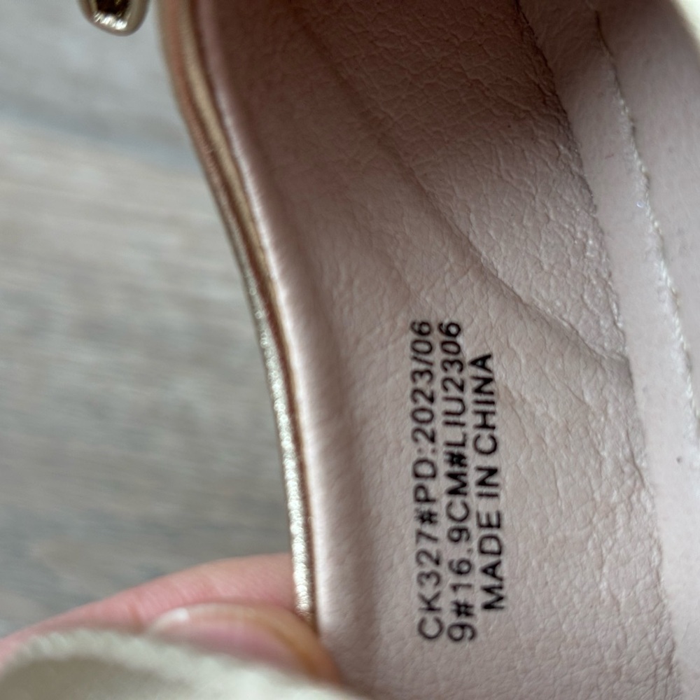Kideren Glittery Gold Mary Janes Size 9M - Picture 7 of 8
